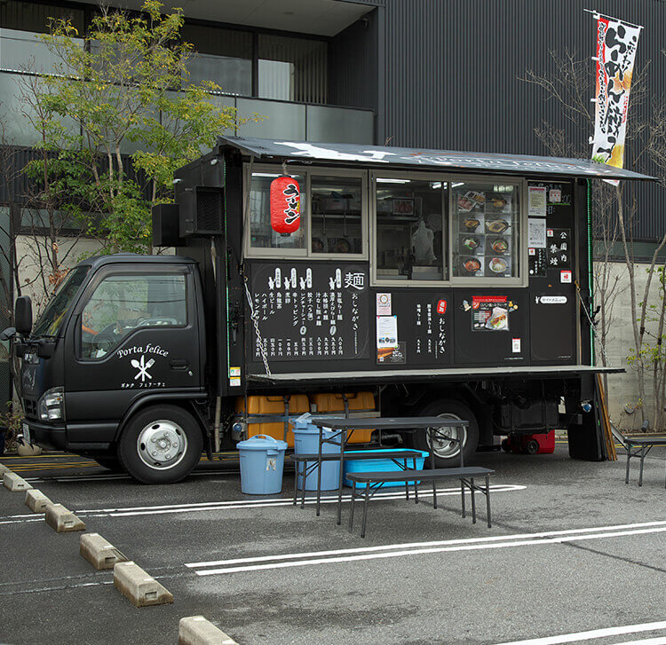 キッチンカーと店長